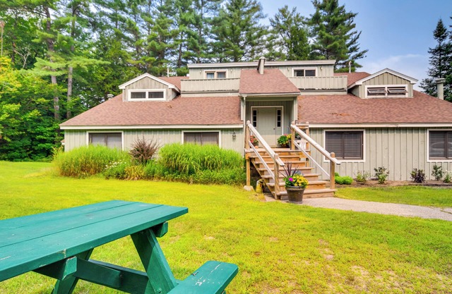 Resort Condo w/Loft: 1 Mi to Attitash Mountain!