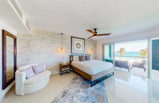 Resort condo with central AC, WiFi & shared pool/amenities - oceanfront location