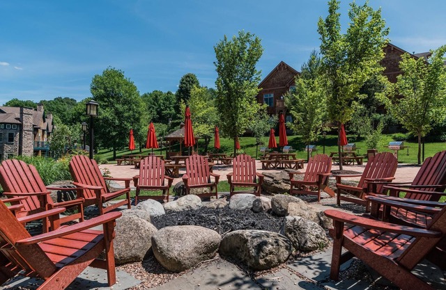 Resort | Fireplace | Free Wifi | Pool | Hot Tub | 2nd Floor | 08-24