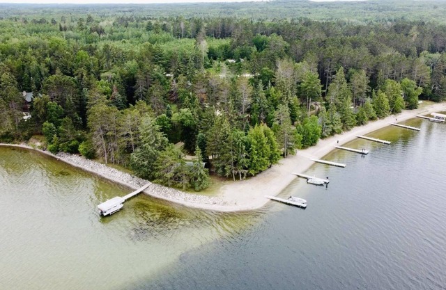 Resort for family reunions, weddings, and more. Pristine lake. Sleeps 68 people