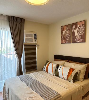 Resort-inspired Condo with Queen-size bed & 50-inch Smart TV