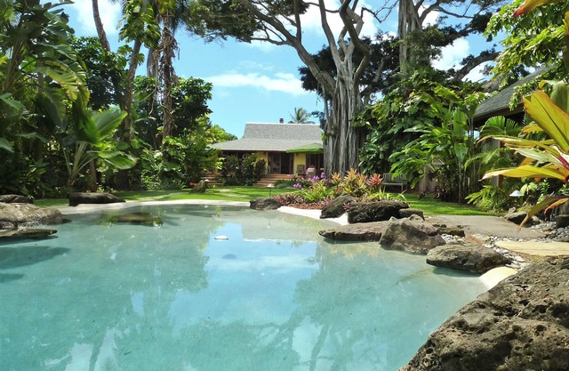 Resort-like Beachside Kailua Lanikai, Pool, AC , WIFI, Kayaks, 50% Discounts