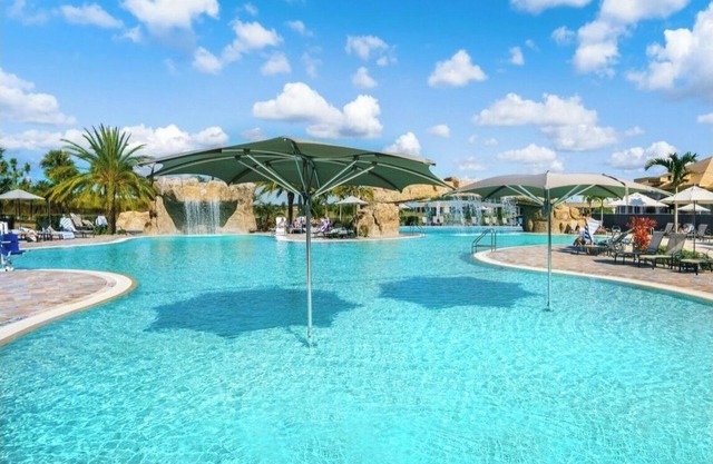 Resort living:nCharming 2-bedroom condo in fabulous Lakewood national