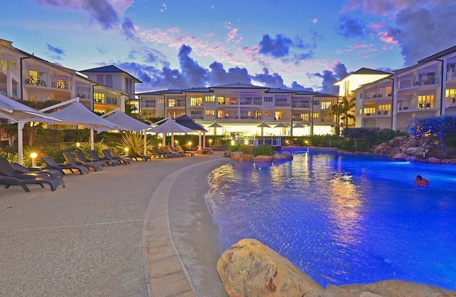 Resort on the Beach 2214 15 with resort Pool