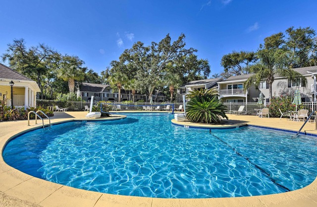 Resort-Style Condo in St Simons ~ 1 Mi to Pier!