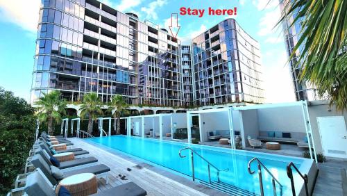 Resort-style Exec 1 Bed with study in Port Melbourne