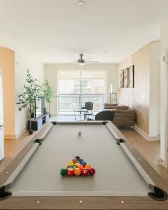 Resort-Style Retreat 1 King 2 Queens, Pool table