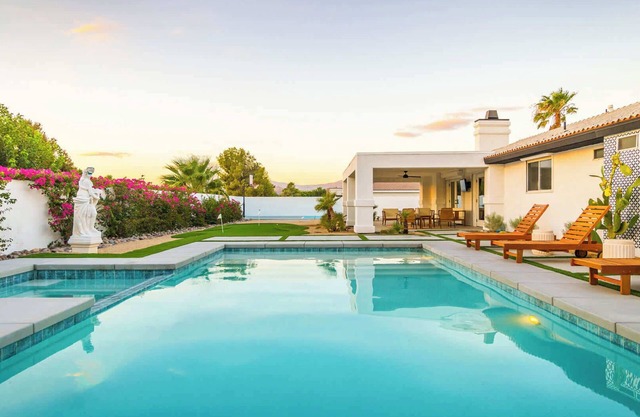 Resort style Villa w/views, pool, Spa and Golf