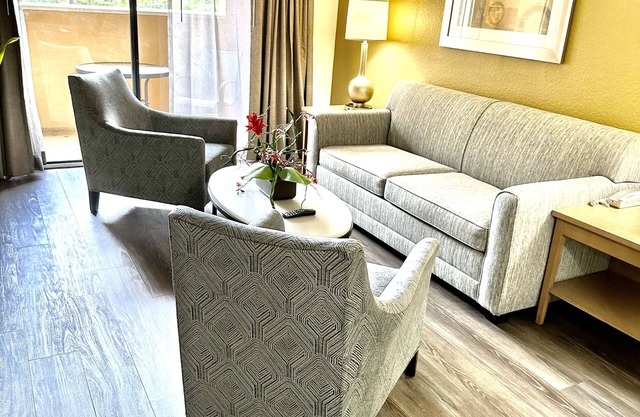 Resort vacation and living without resort prices! Family sized condo near Disney