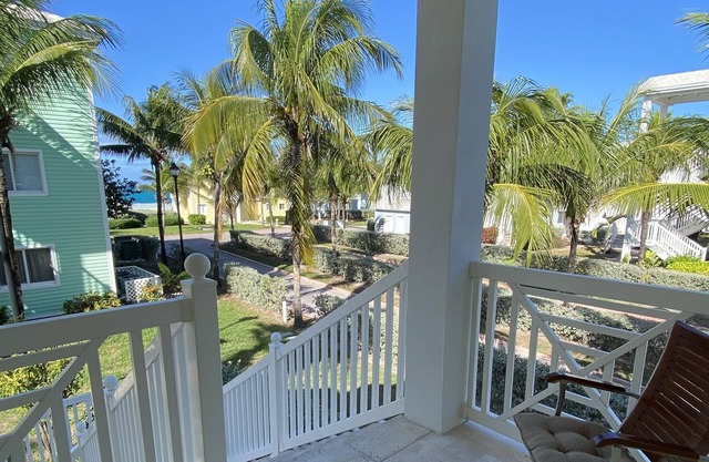 Resort World Studio walking distance to Paradise Beach