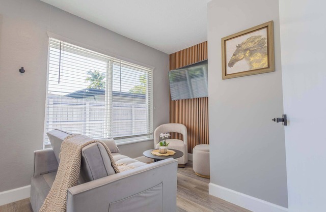 Rest A Shore - Central, Cozy 1BR