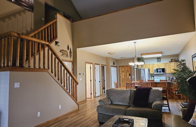 Rest and relaxation at it's best - Luxury Condo with Loft