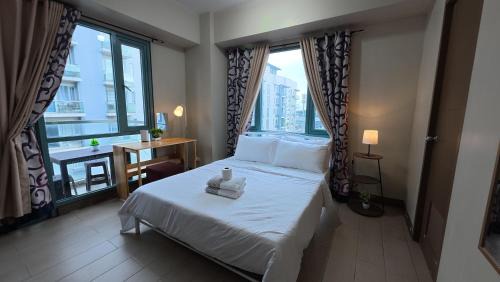 Restful Layover Condo Across NAIA3