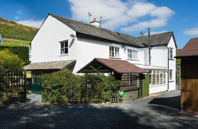 RESTON MILL AT STAVELEY NR WINDERMERE, pet friendly in Staveley