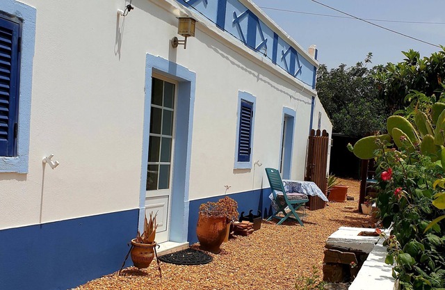 Restored 2 Bedroom Farmhouse - Aircon / Wifi / Plunge Pool