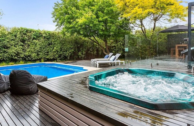 Retreat 95 in Sorrento - great family home with solar heated pool and a spa
