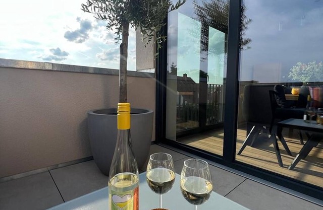 Retreat in the sea of vines with barbecue and private parking space