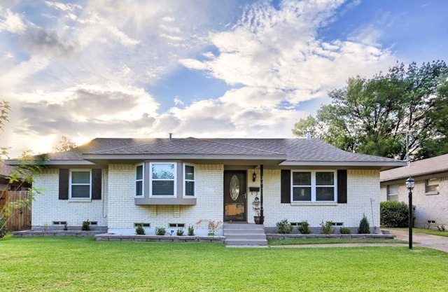 Retreat Located In Prestigious Brookhaven Country Club Area. Book now!