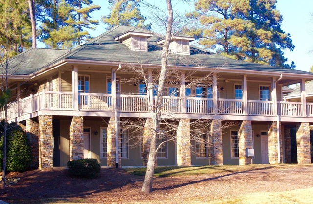 Retreat Lodge on gated Golf Course! - 10 Mins to UNC/Fine Dining/Shops