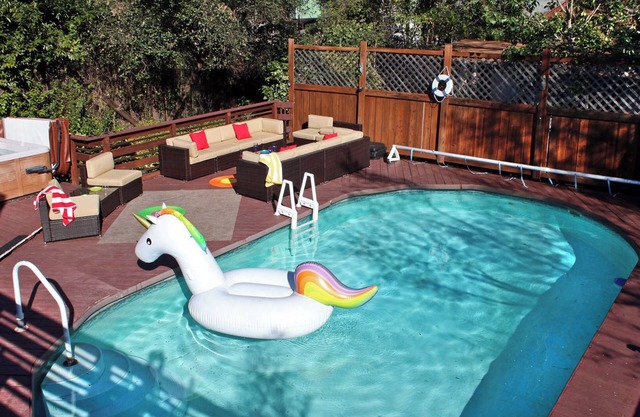 Retreat to Rise and Shine! Pool, Hot Tub, Walk to Drake's Beach! Game Room!