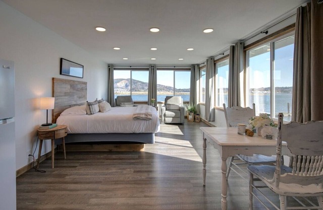 Retreat to the Oyster Bay Hideaway Suite