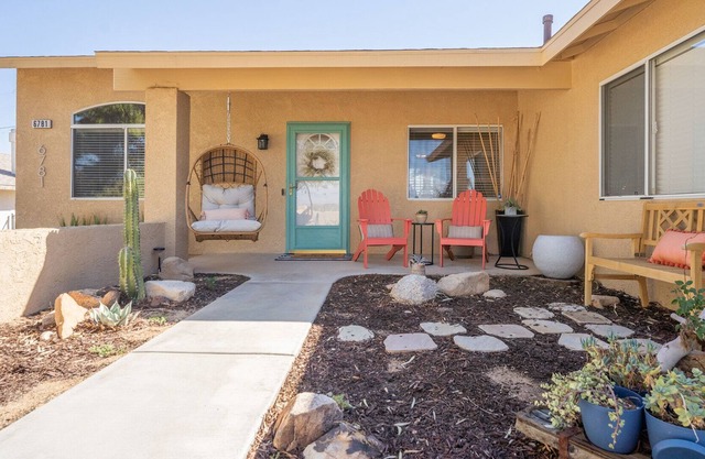 Retreat + Views + 10 mins Joshua Tree National Park + Hot tub & Pool