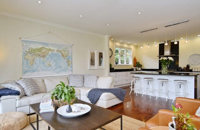 Retreat Villa - 6 Bedroom holiday home in St Albans
