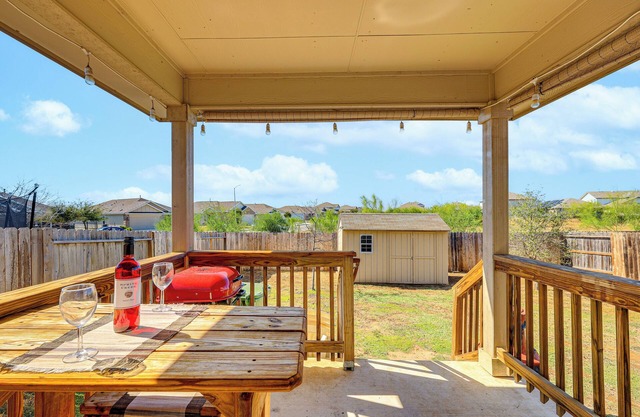 Retreat w/Game Room: 15 Mi to Dtwn San Antonio!