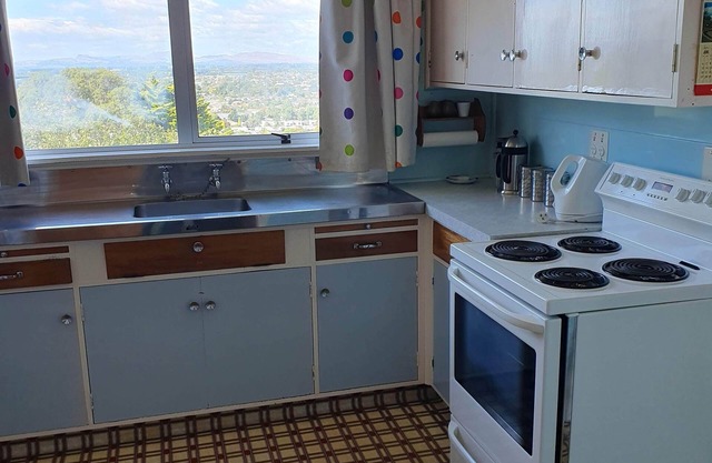 Retro 70's themed home with a view on Hospital Hill