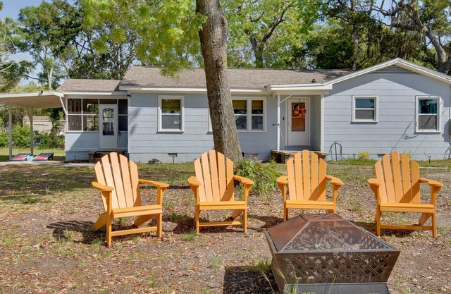 Retro Bay Cottage Near Destin, Dog Friendly!
