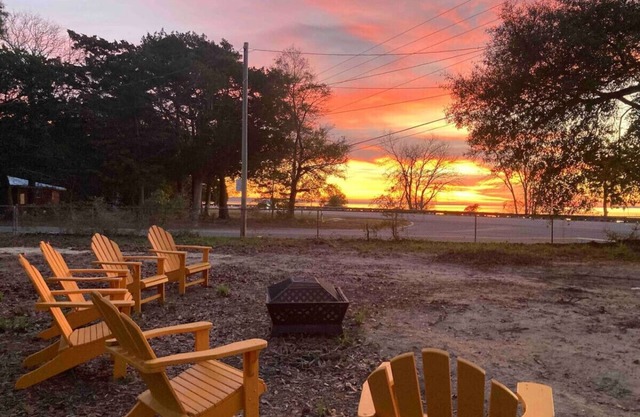 Retro by the Bay Close to Beach Eglin PetFriendly