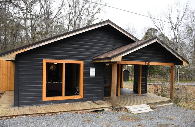 Retro Camper. A cozy stay in the country near Caney and Chatham Lakes