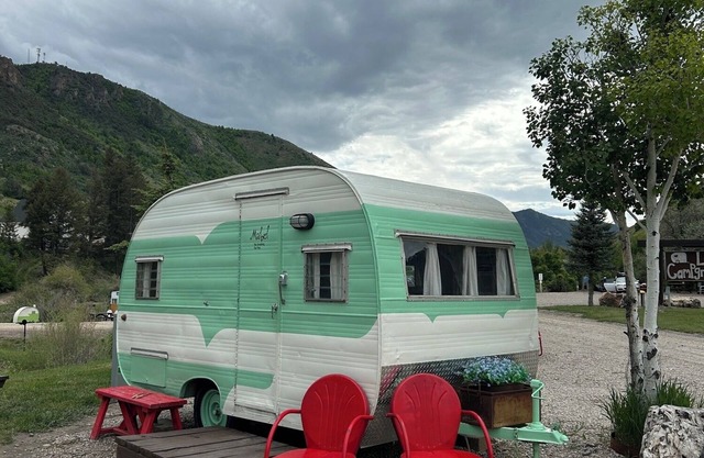 Retro Camper Queen size bed