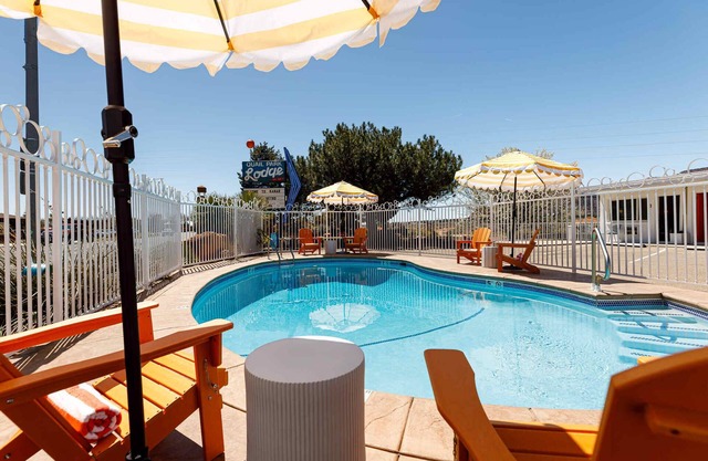 Retro Chic l Swim & stargaze at Quail Park Lodge