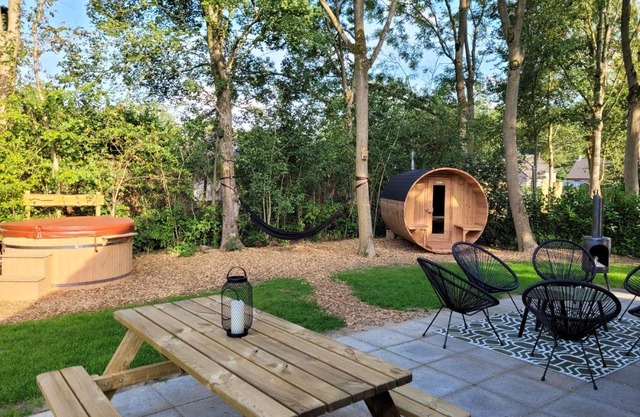 Retro Chic Wellness met hottub & sauna
