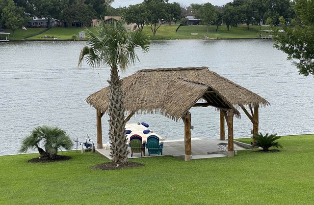 Retro Lakehouse - A Touch of Cabo, Vacation Paradise on Lake LBJ
