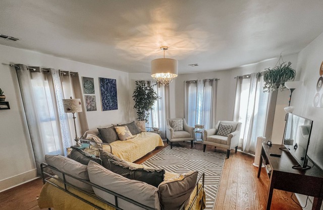 Retro Retreat: Our Fun & Funky DOWNTOWN Tahlequah Apartment