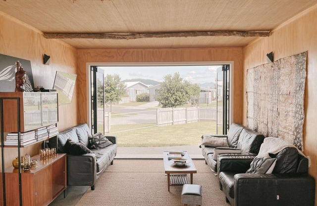 Retro Style Beach Retreat - Matarangi Holiday Unit