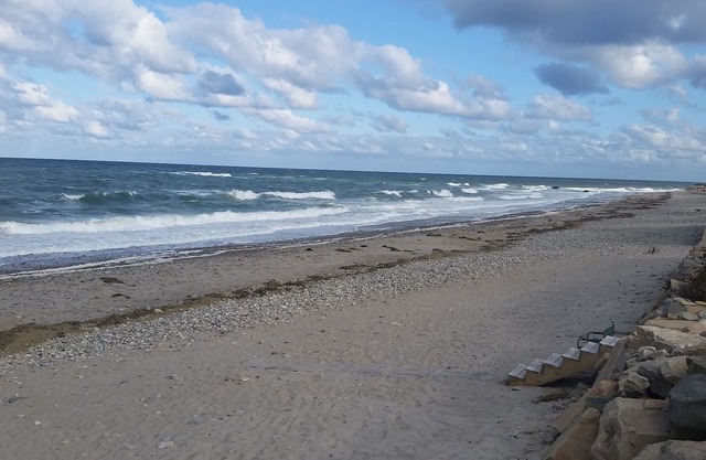 REXHAME BEACH OCEAN FRONT BUNGALOW COTTAGE VACATION RENTAL