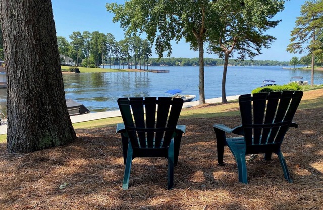 Reynolds Lake Oconee Resort Fishtales Lodge lakefront 4BR/3BA.
