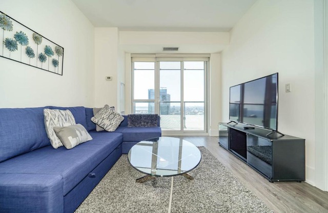 RHD Luxury Condos-Downtown, CN Tower, Metro Toronto Convention Centre, Rogers Centre, Free Parking