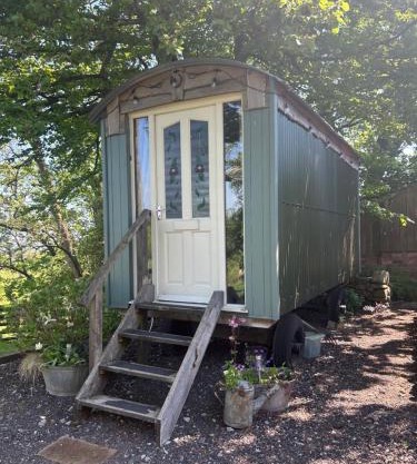 Rhodes To Serenity - Waterfall Shepherds Hut