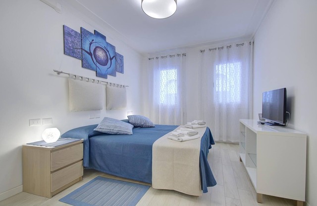 RIALTO MARKET NEW 5pax 3bed 2bath Wifi PowerAircnd