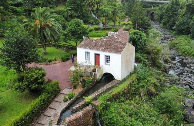 Ribeira do Guilherme - Watermill house Botanic Garden