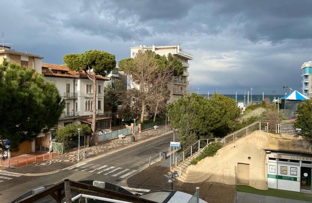 RICCIONE CENTRO: 100 meters from the beaches with sea view.