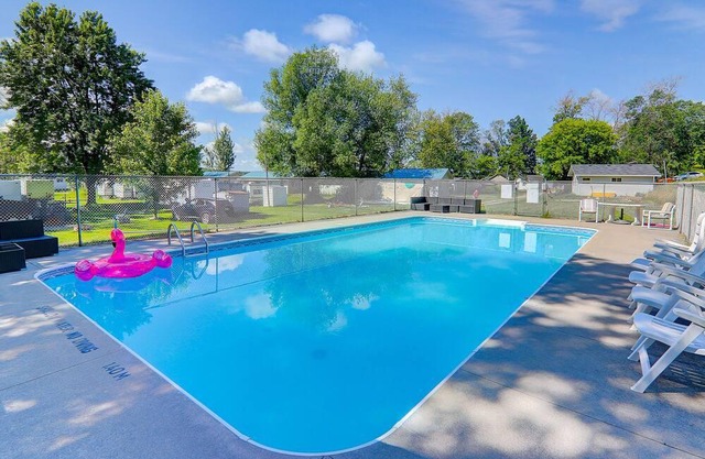 Rice lake 3 bedrooms waterfront cottage