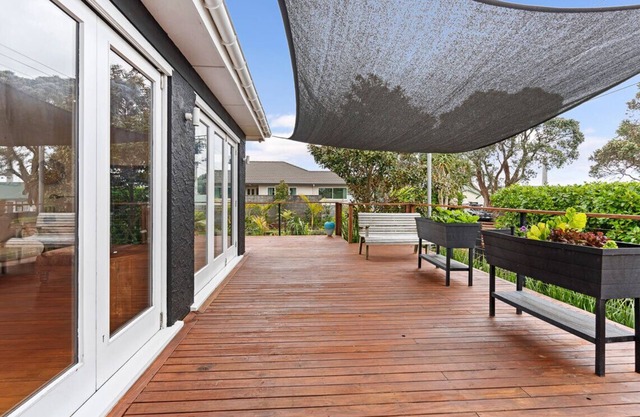 Richard & Jill’s magical Moturoa bungalow