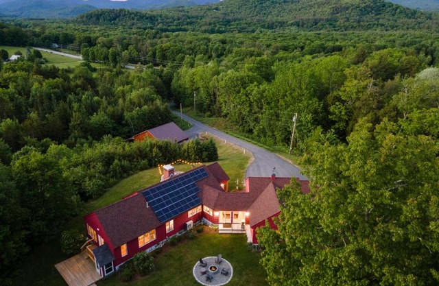 Ridgeview - 70 acre White Mountain estate with views