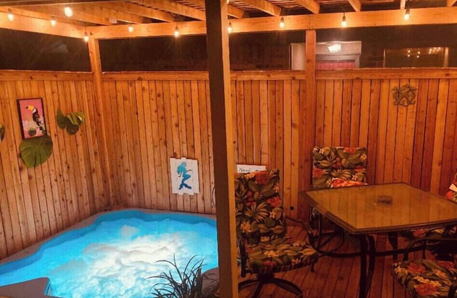 Right At Home-Midland Hot Tub Delight