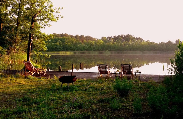 Right on the lake! - plenty of space for family & friends - modern & exclusive